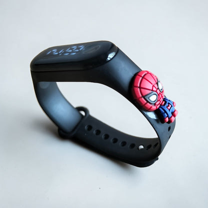 Siyah Renkli Dijital Spiderman Karakter Figürlü Çocuk Kol Saati – LED Ekranlı, Ayarlanabilir Silikon Kordon